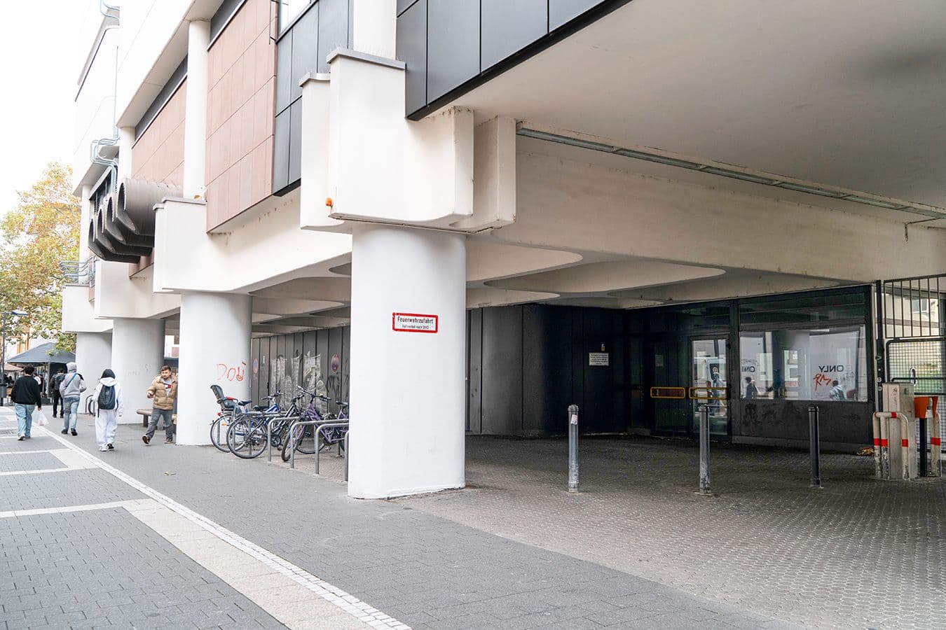 Ein ungenutzer Betonbau am Aliceplatz in Offenbach am Main