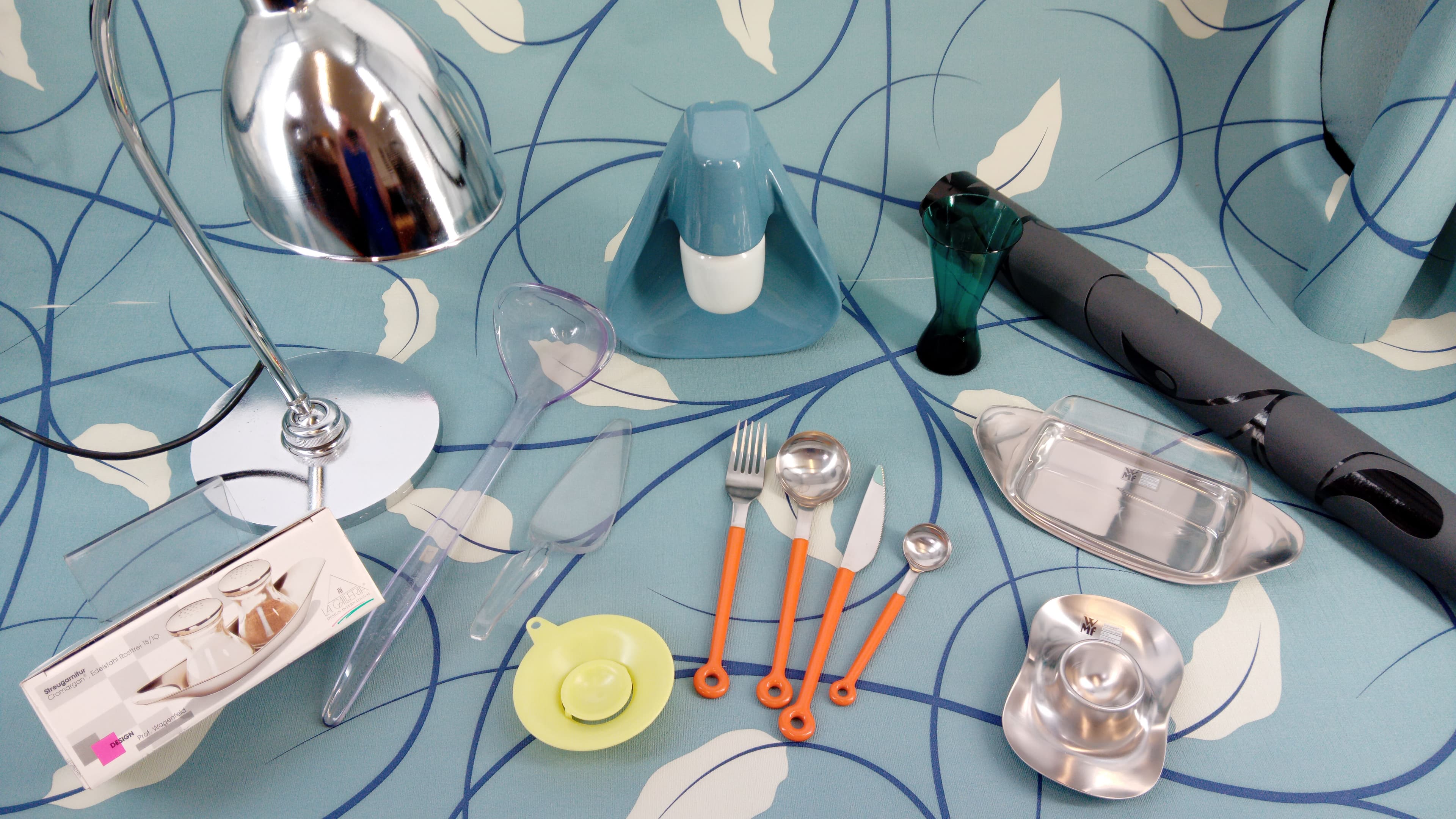 Blick auf Ausstellungsexponate der Ausstellung Designed in Hanau