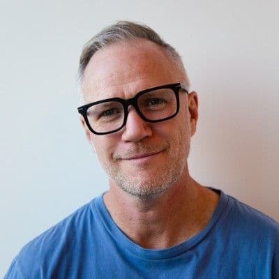 Porträtfoto von James White