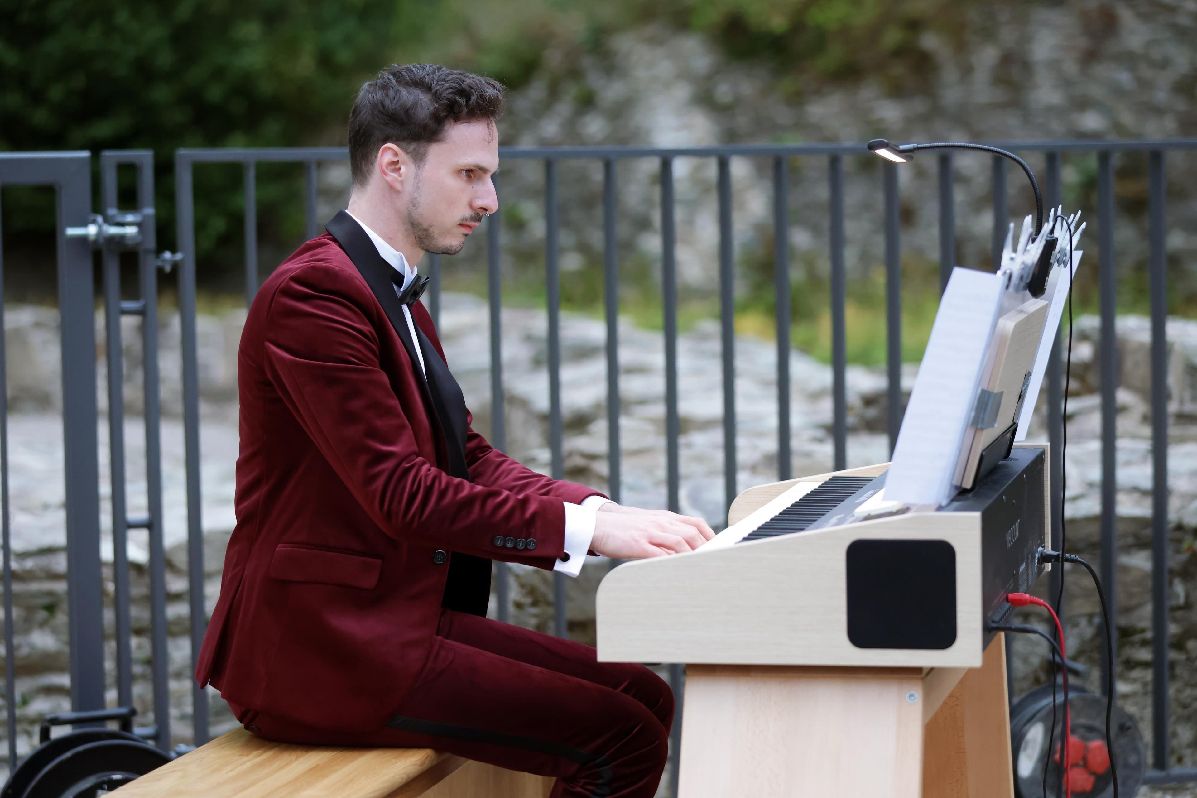 Orgelkonzert auf der Kirchenruine Landstein im Taunus