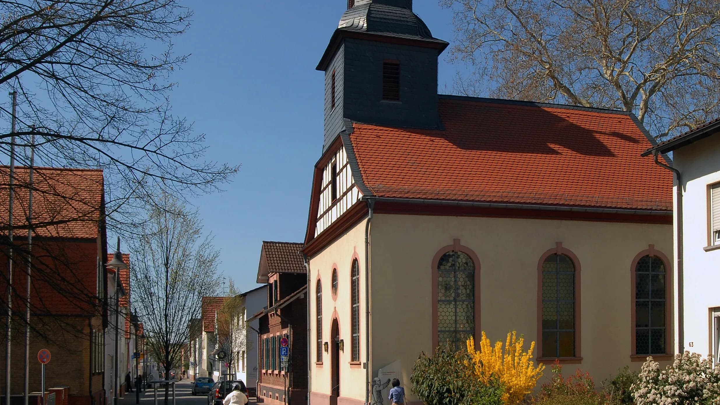 Bild der Außenansicht der Evangelischen Kirche Walldorf