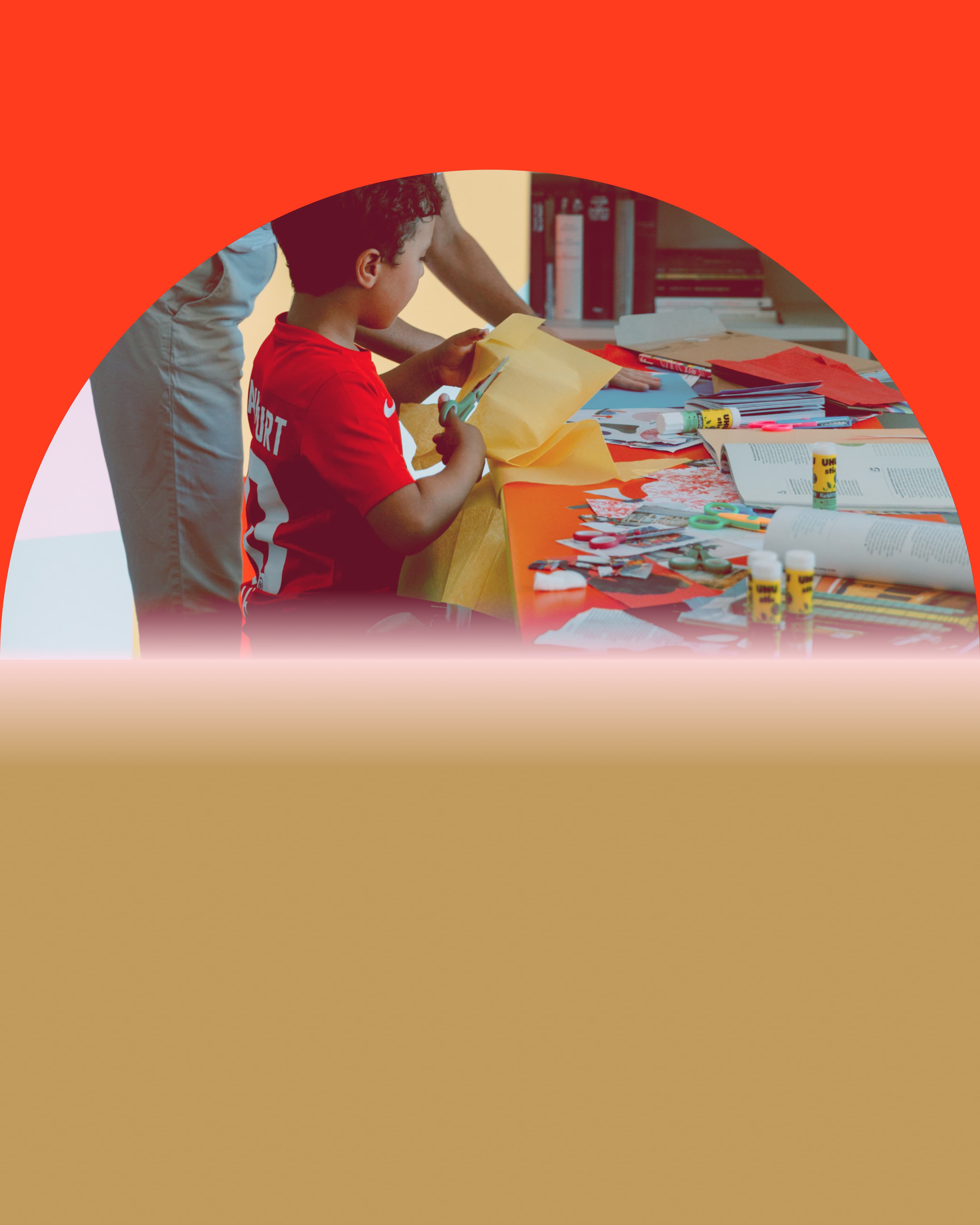 Ein Kind bei einem Workshop