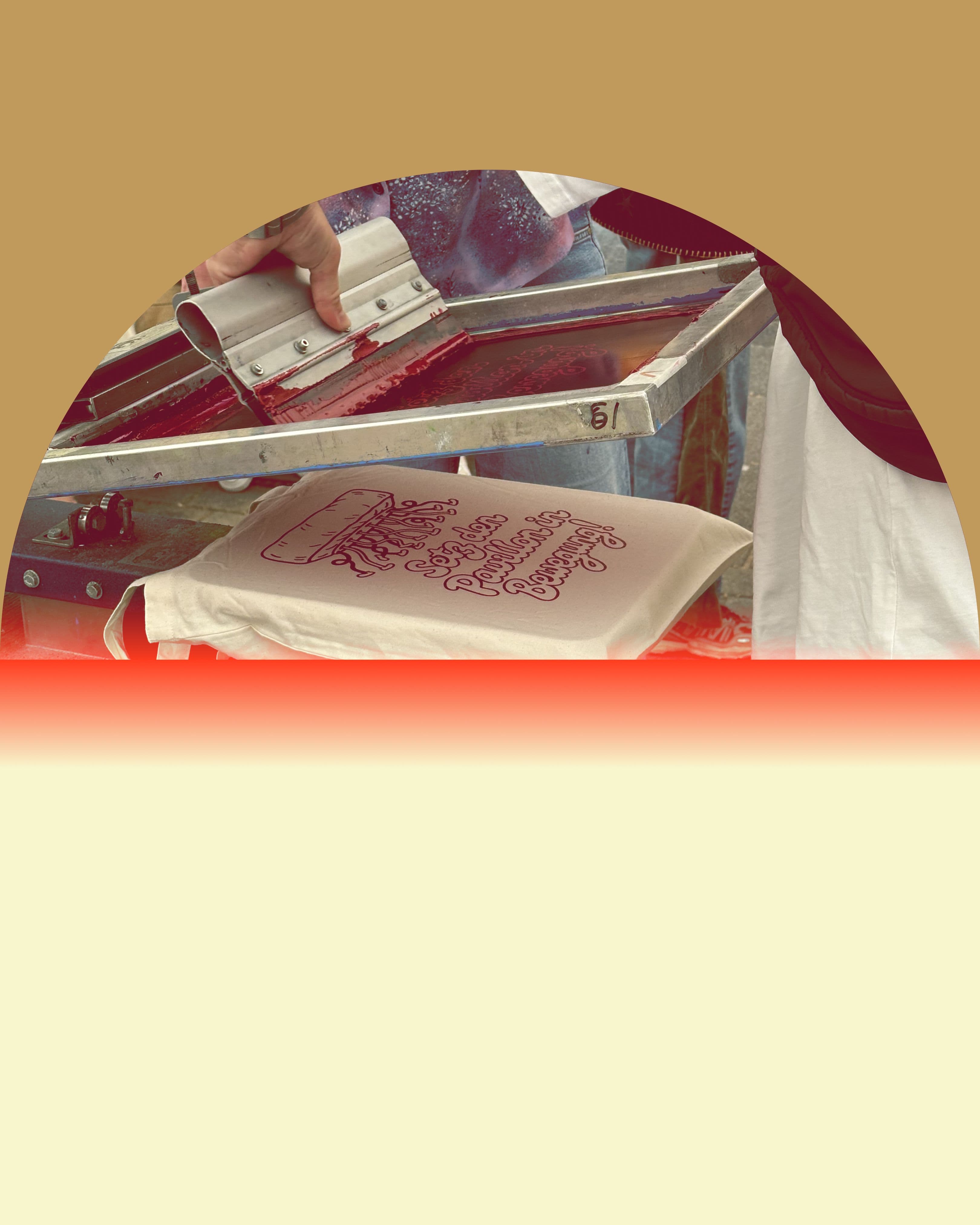 Siebdrucksieb geöffnet über einem Stoffbeutel auf dem Pavillon-Illustration ist