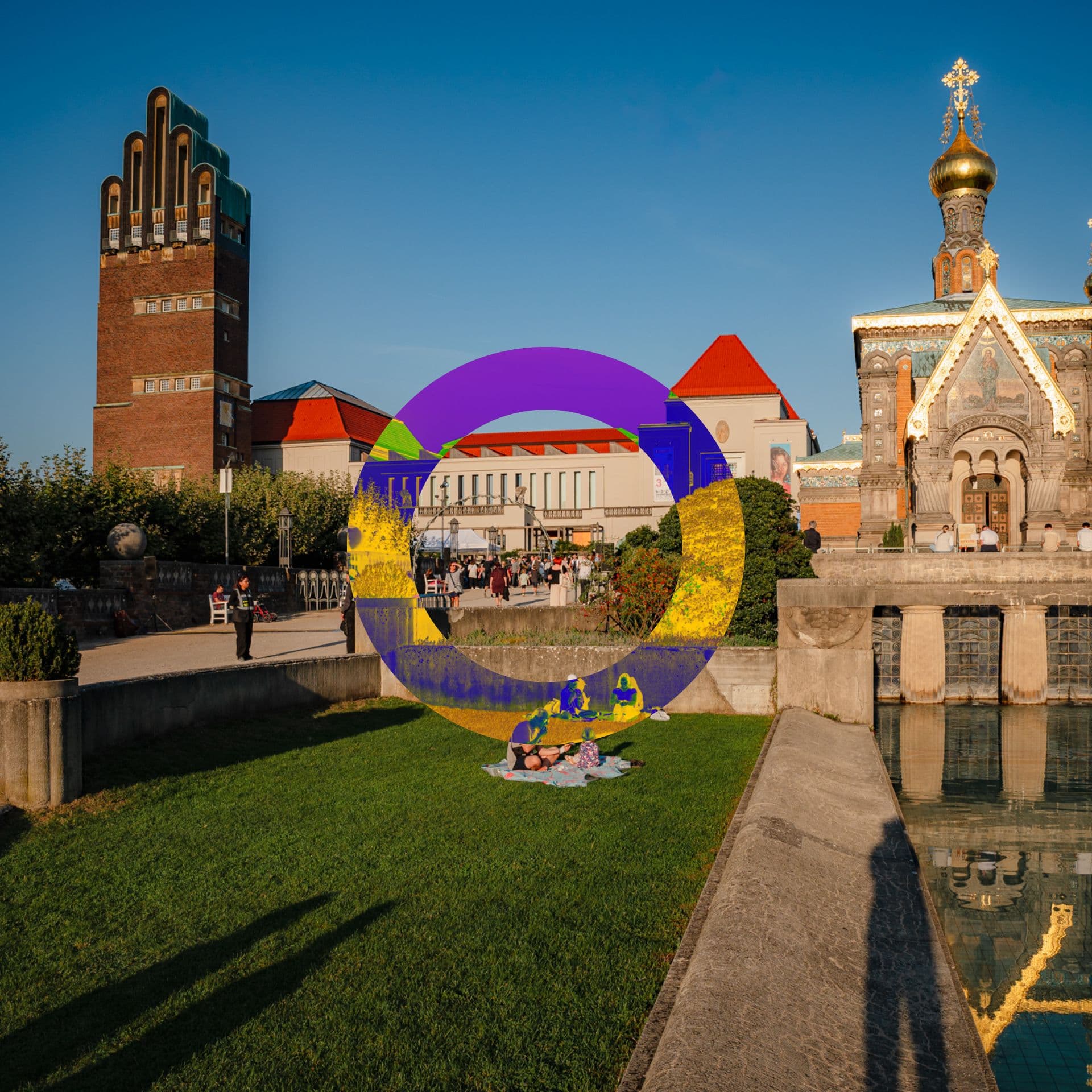 Ein Bild der Mathildenhöhe mit dem Logo der Open Design Week