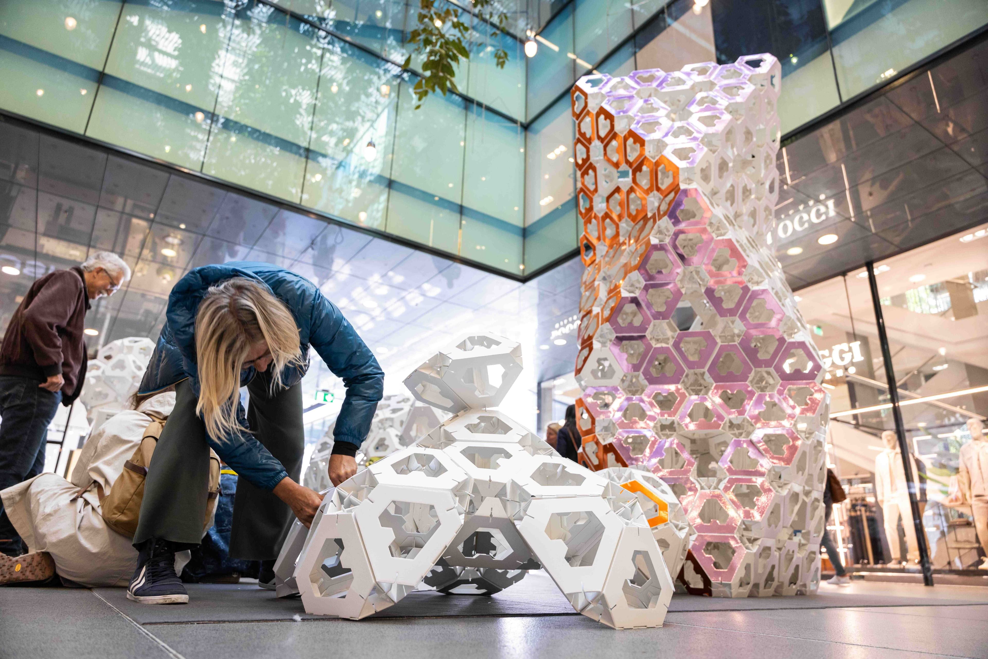 Die Papierinstallation von Collective Paper Aesthetics auf der Munich Creative Business Week