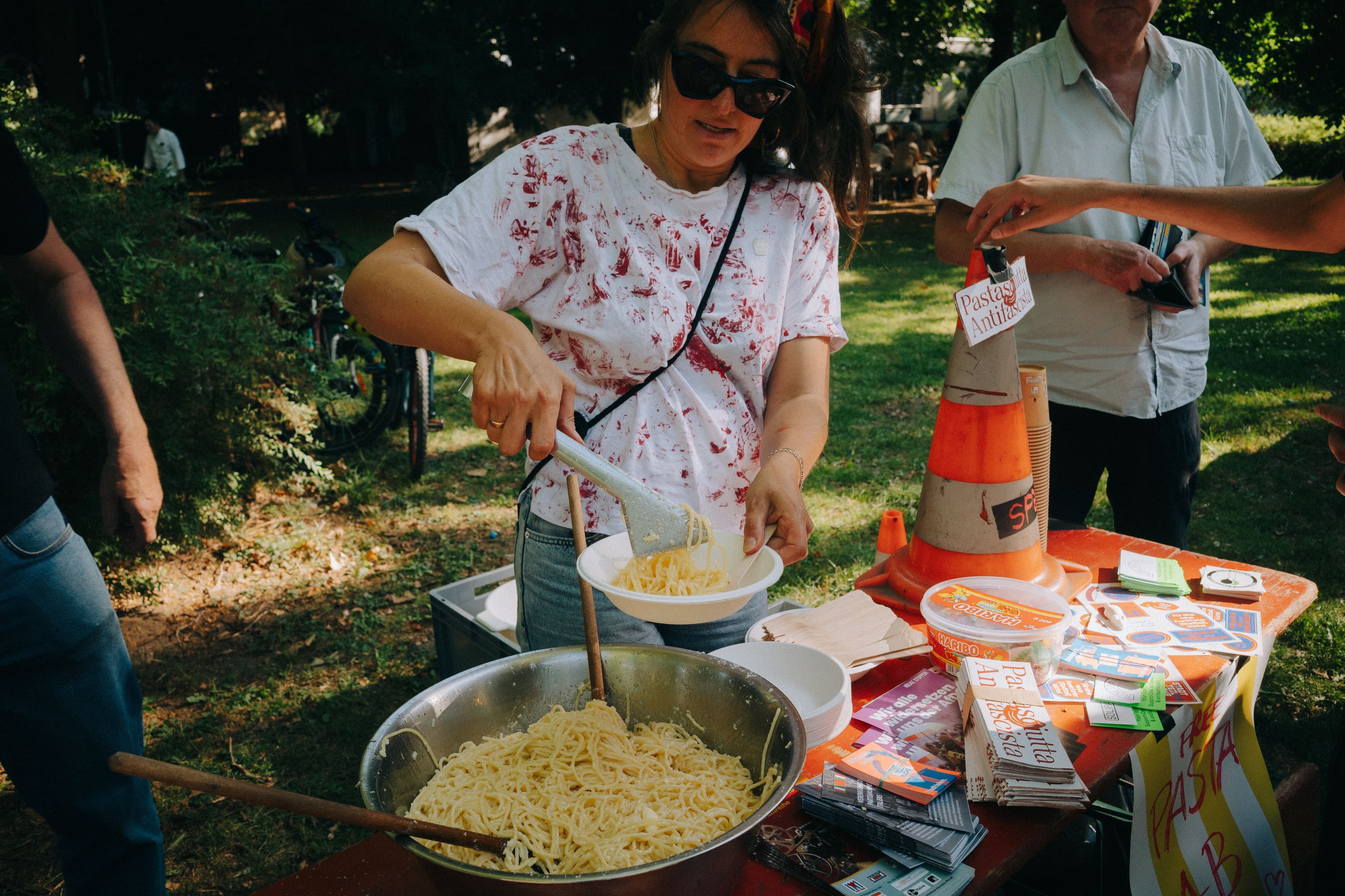 Antifaschistische Pasta im Rahmen von Off the Wall