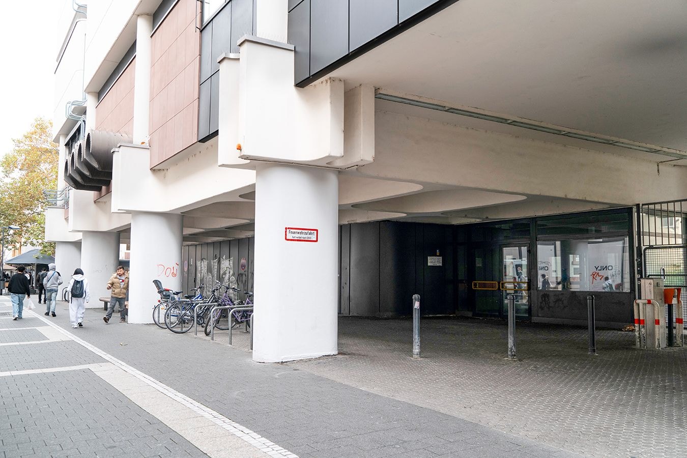 Ein ungenutzer Betonbau am Aliceplatz in Offenbach am Main