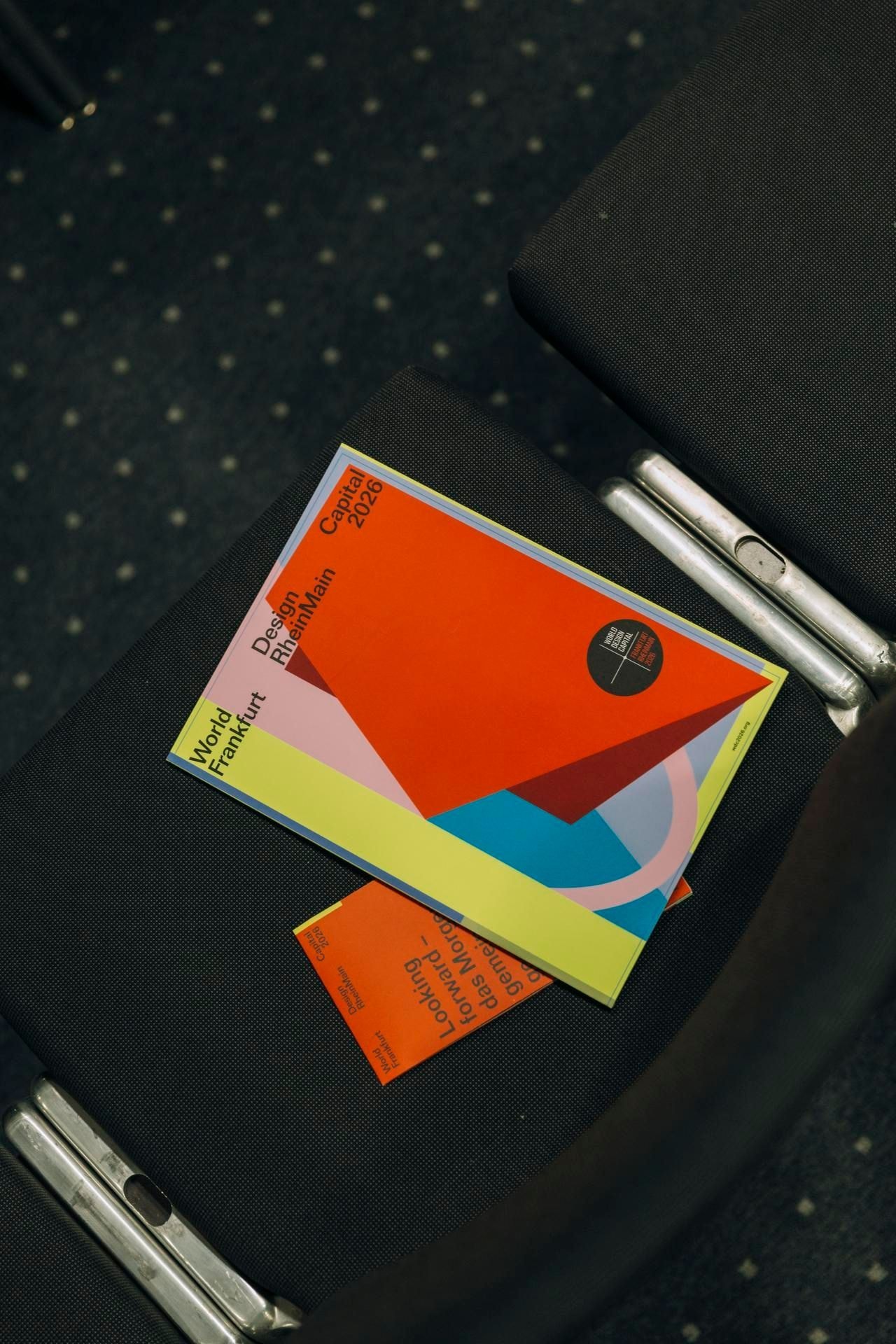 Eine Pressemappe von World Design Capital 2026 in den bunten Farben.