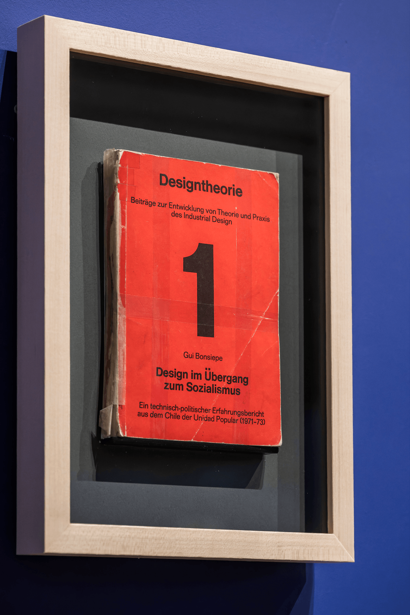 Buch in einem Rahmen eingerahmt