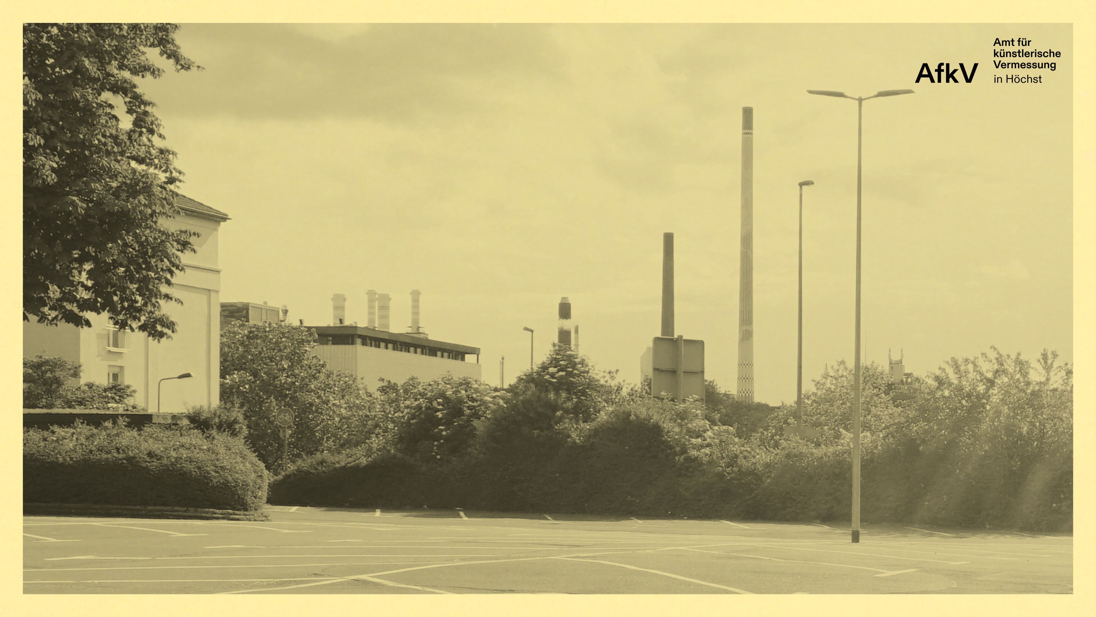Ansicht auf die Schornsteine des Industrieparks Höchst