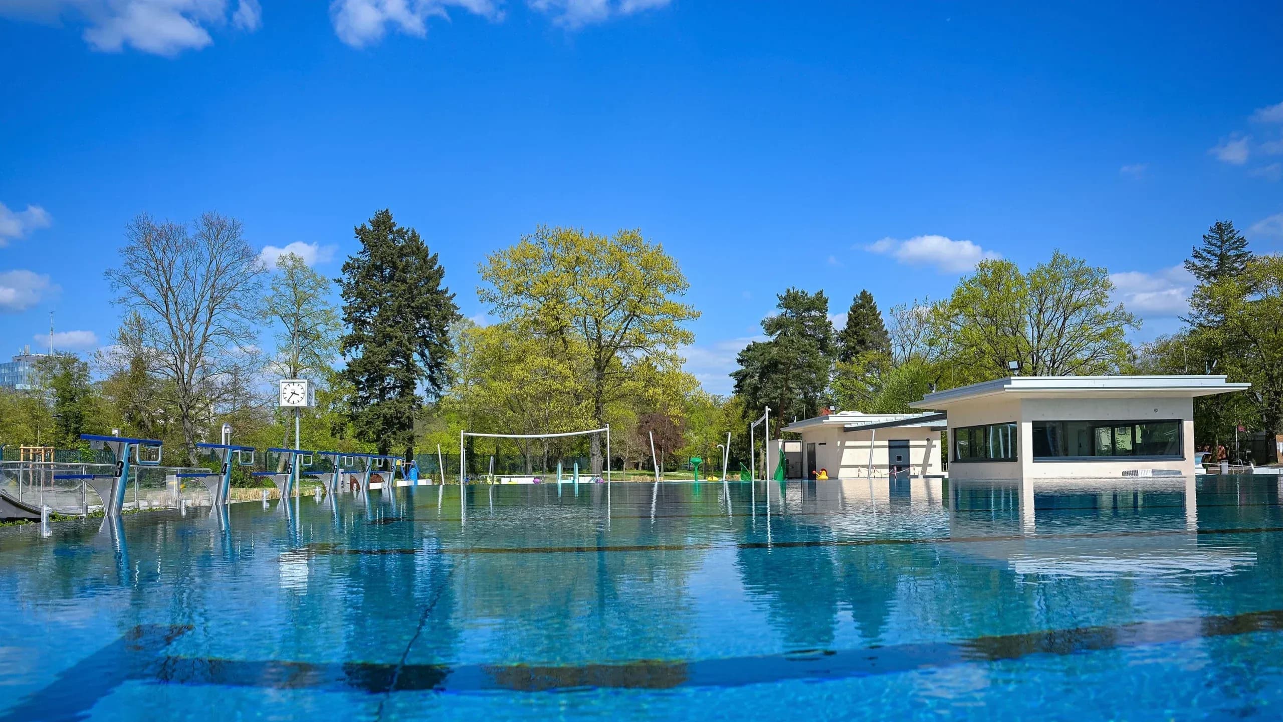 Schwimmbecken im Heinrich-Fischer-Bad
