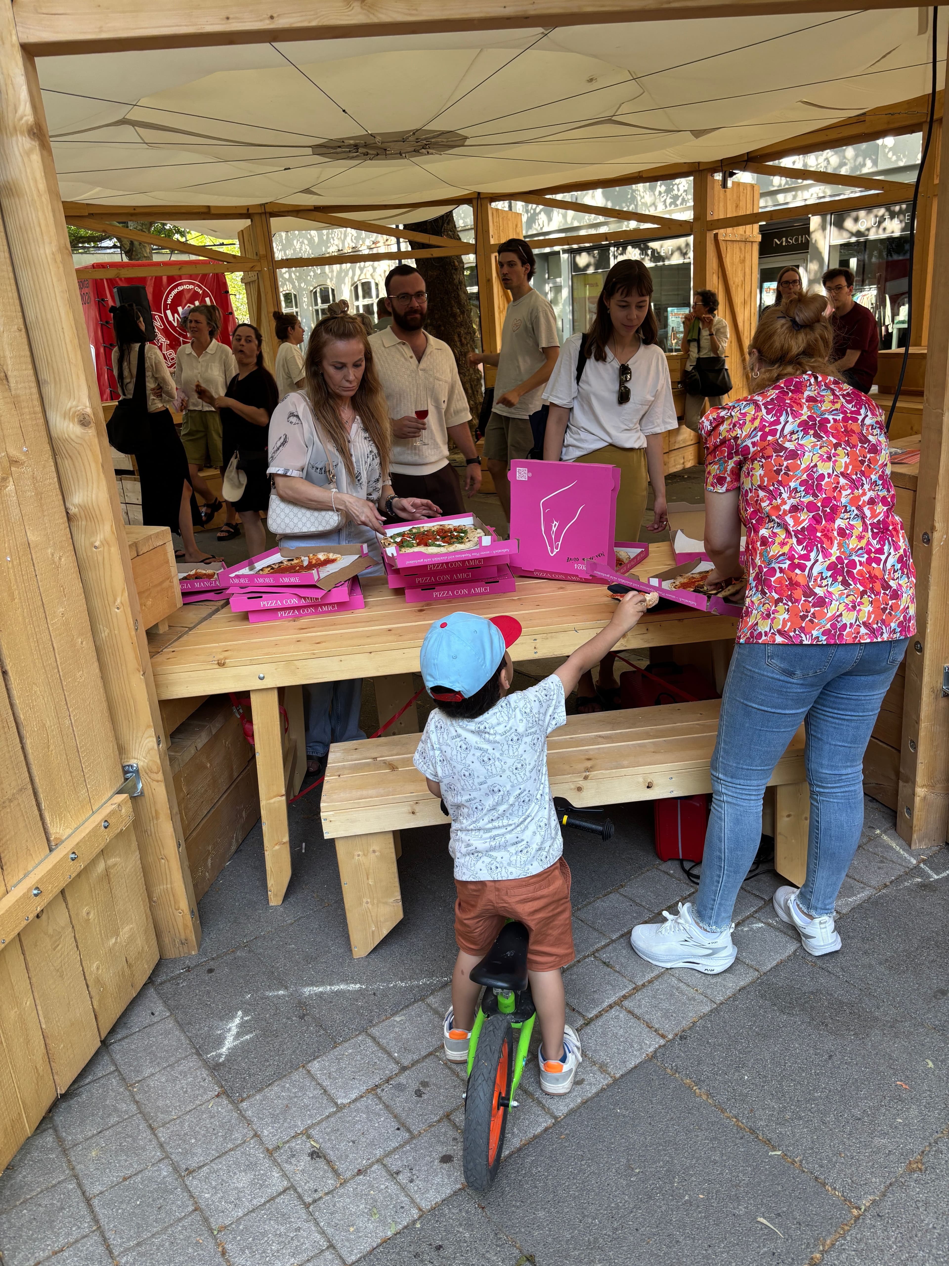 Ein stand am Pavillon