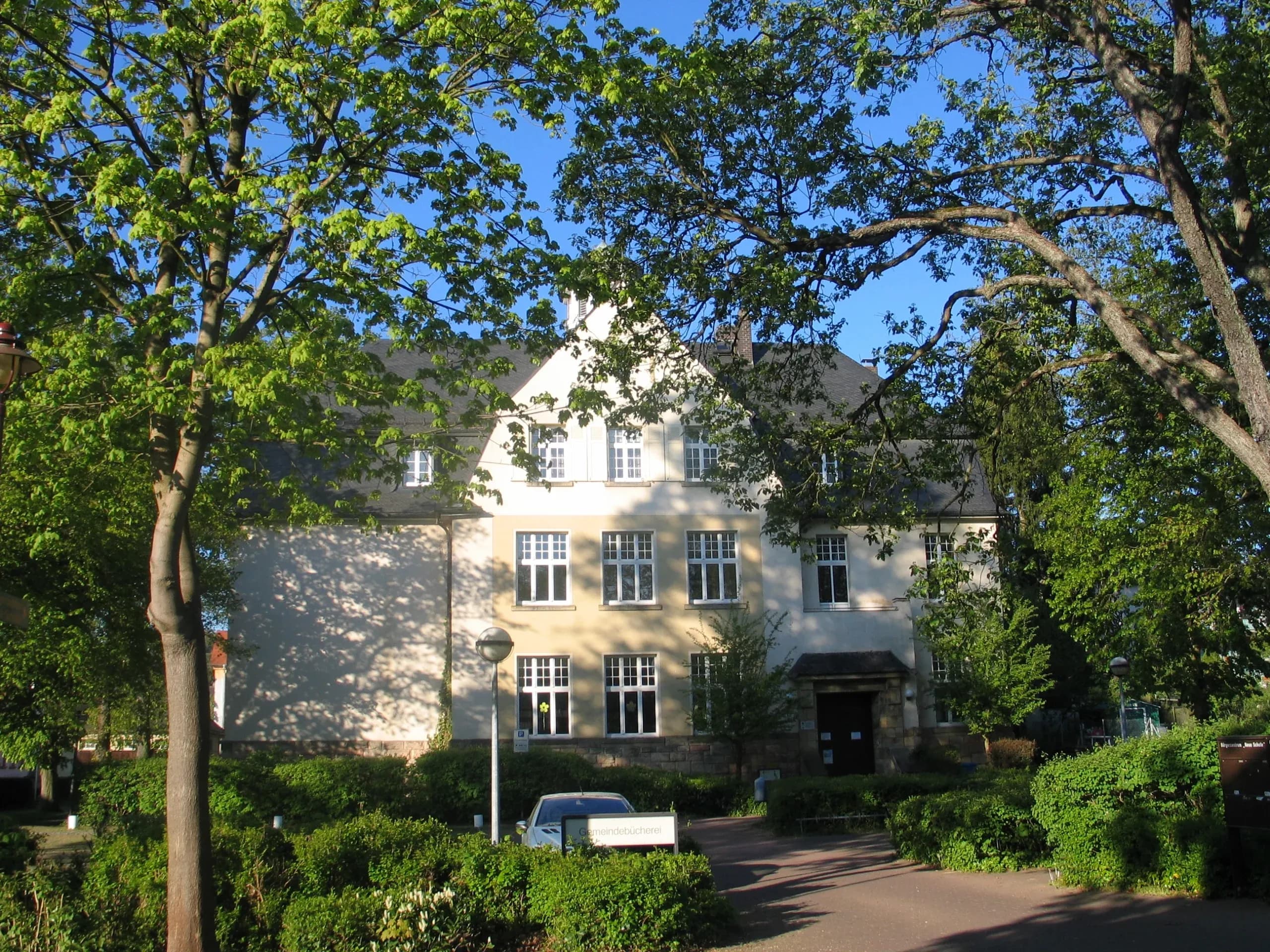 Bild der Außenfassade des Bürgerzentrum Neue Schule