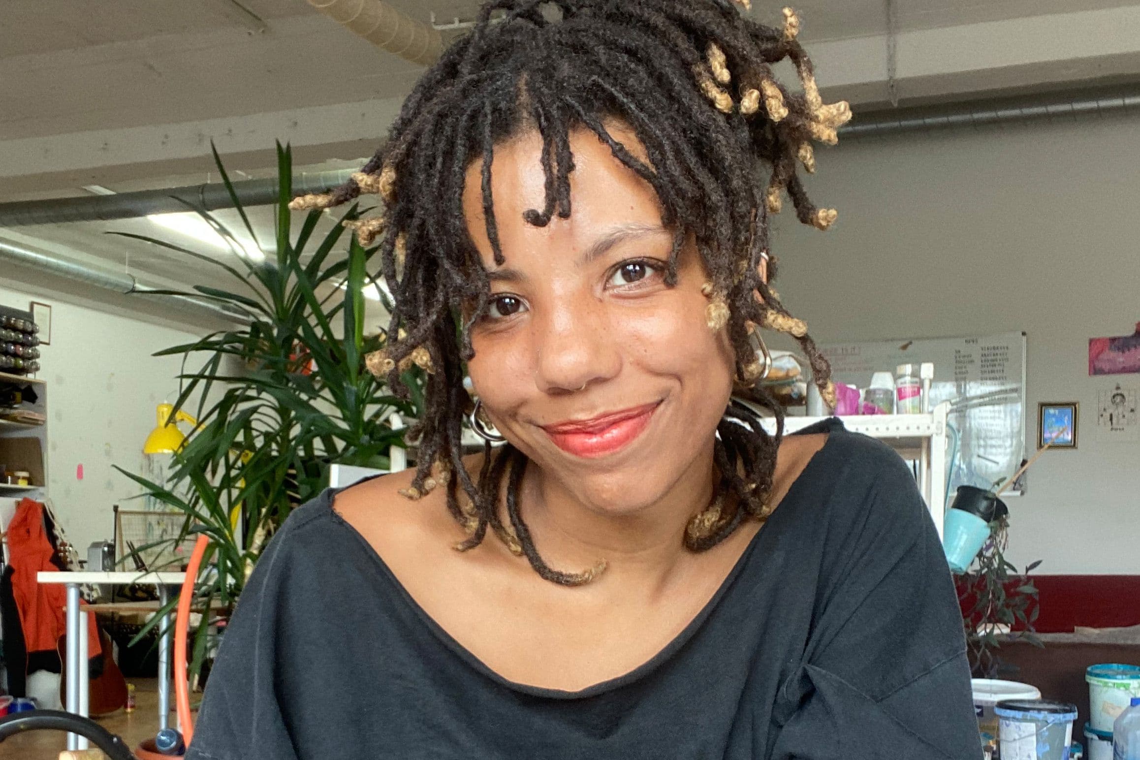 Portrait der Künstlerin Whitney Bursch